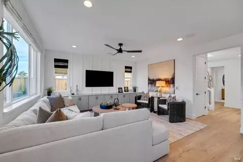 Living - 516 Eagle Cir, Oakley, CA 94561 photo 2 of 5