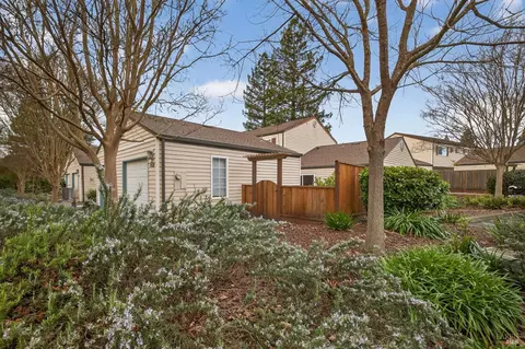 1600 Yardley St, Santa Rosa, CA 95403