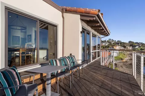 Exterior - 531 Cliffside Ct, Point Richmond, CA 94801 photo 7 of 10