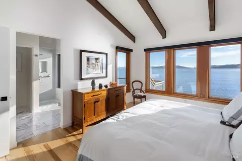 Bedroom - 531 Cliffside Ct, Point Richmond, CA 94801 photo 3 of 6