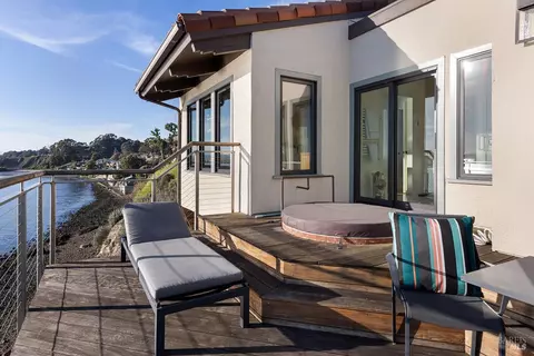 Exterior - 531 Cliffside Ct, Point Richmond, CA 94801 photo 6 of 10