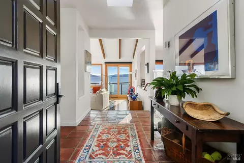 Entry Way - 531 Cliffside Ct, Point Richmond, CA 94801 photo 1 of 2