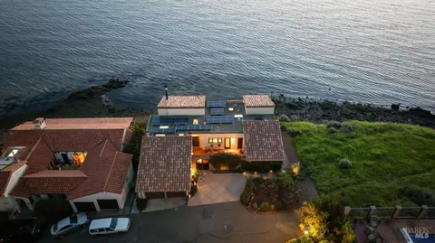 View/Area - 531 Cliffside Ct, Point Richmond, CA 94801 photo 14 of 16