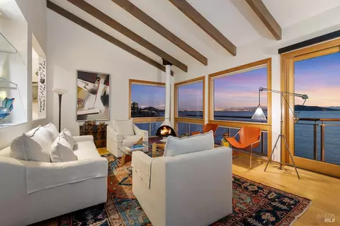 Living - 531 Cliffside Ct, Point Richmond, CA 94801 photo 5 of 5