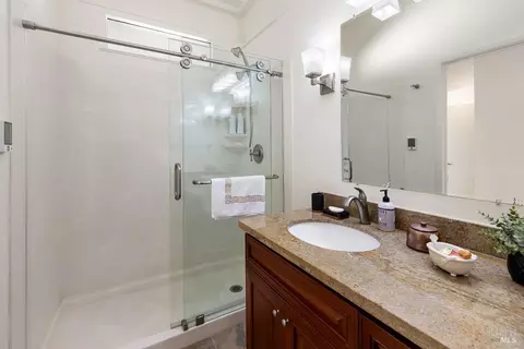 Bath - 531 Cliffside Ct, Point Richmond, CA 94801 photo 3 of 3