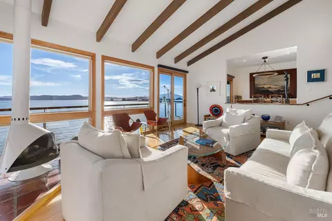 Living - 531 Cliffside Ct, Point Richmond, CA 94801 photo 2 of 5