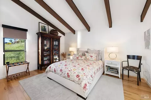 Bedroom - 531 Cliffside Ct, Point Richmond, CA 94801 photo 4 of 6