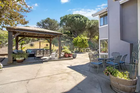 Exterior - 1314 Turquoise Dr, Hercules, CA 94547 photo 5 of 15