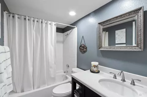 Bath - 1314 Turquoise Dr, Hercules, CA 94547 photo 1 of 4