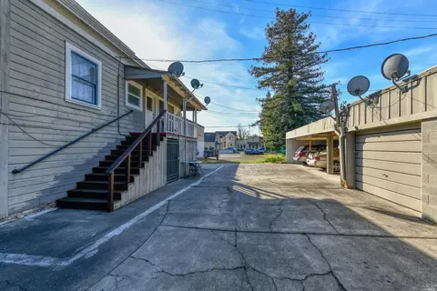 Exterior - 1519 Main St, Napa, CA 94559 photo 7 of 10
