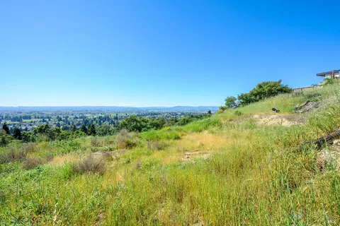 1111 Wikiup Dr, Santa Rosa, CA 95403