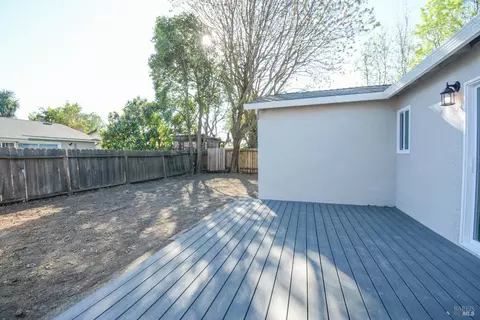 Exterior - 905 W F St, Dixon, CA 95620 photo 6 of 9