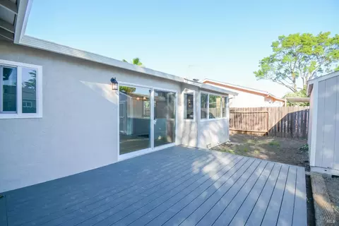 Exterior - 905 W F St, Dixon, CA 95620 photo 4 of 9