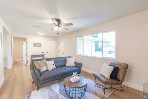 Living - 905 W F St, Dixon, CA 95620 photo 3 of 4