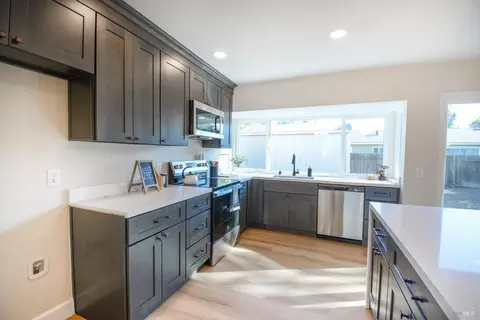 Kitchen - 905 W F St, Dixon, CA 95620 photo 4 of 5