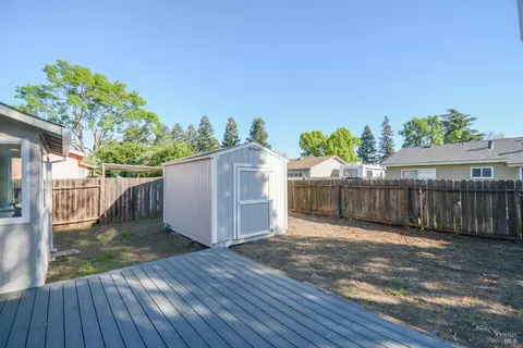 Exterior - 905 W F St, Dixon, CA 95620 photo 7 of 9
