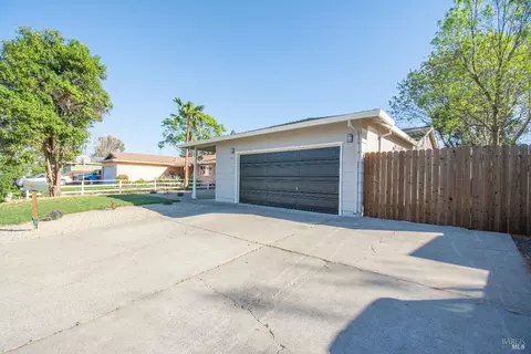Exterior - 905 W F St, Dixon, CA 95620 photo 2 of 9