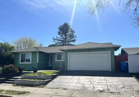 2734 Comanche St, Santa Rosa, CA 95403