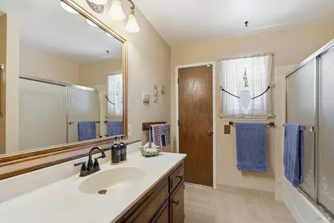 Bath - 11850 Brooks Rd, Windsor, CA 95492 photo 2 of 2