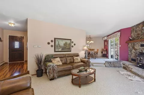 Living - 11850 Brooks Rd, Windsor, CA 95492 photo 4 of 5