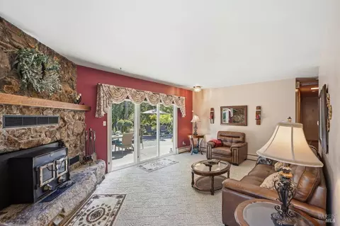 Living - 11850 Brooks Rd, Windsor, CA 95492 photo 3 of 5