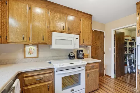 Kitchen - 11850 Brooks Rd, Windsor, CA 95492 photo 3 of 4