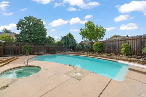 Exterior - 172 Salinas Dr, Vacaville, CA 95688 photo 7 of 8