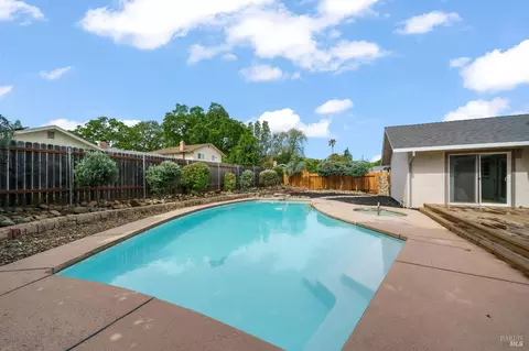 Exterior - 172 Salinas Dr, Vacaville, CA 95688 photo 5 of 8