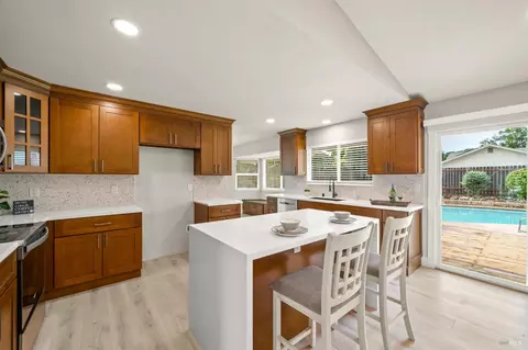 Kitchen - 172 Salinas Dr, Vacaville, CA 95688 photo 4 of 8