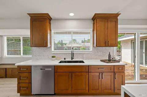 Kitchen - 172 Salinas Dr, Vacaville, CA 95688 photo 5 of 8