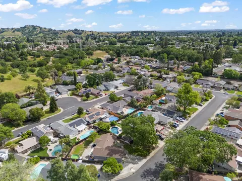 View/Area - 172 Salinas Dr, Vacaville, CA 95688 photo 6 of 7