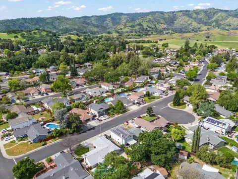 View/Area - 172 Salinas Dr, Vacaville, CA 95688 photo 4 of 7