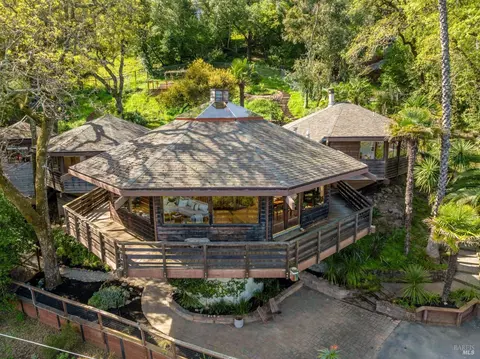 155 De Burgh Dr, San Anselmo, CA 94960