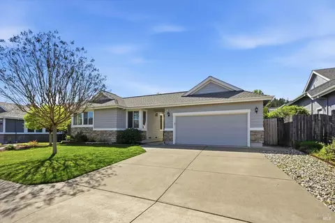 469 Riesling St, Cloverdale, CA 95425