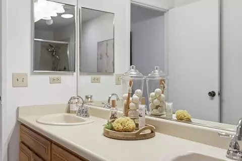 Bath - 105 Falcon Dr, Cotati, CA 94931 photo 3 of 4