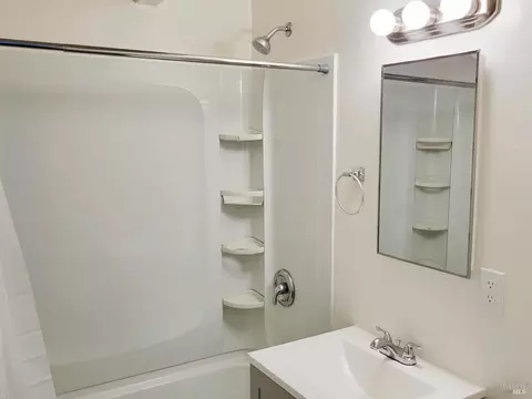 Bath - 1124 Union Ave, Fairfield, CA 94533 photo 1 of 5