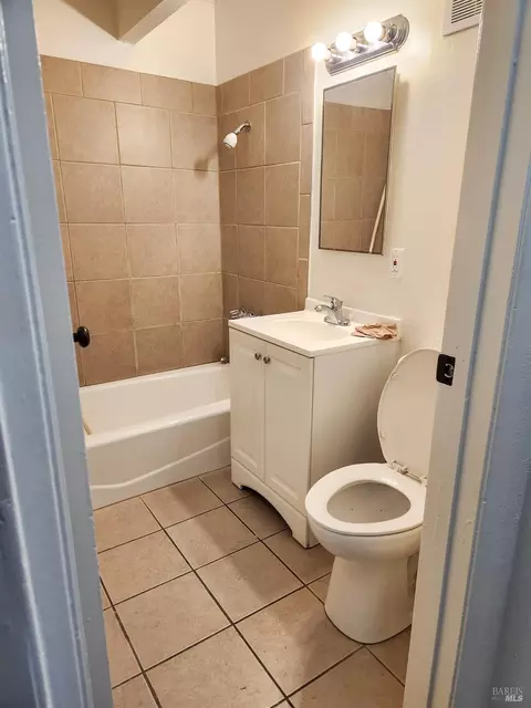 Bath - 1124 Union Ave, Fairfield, CA 94533 photo 4 of 5