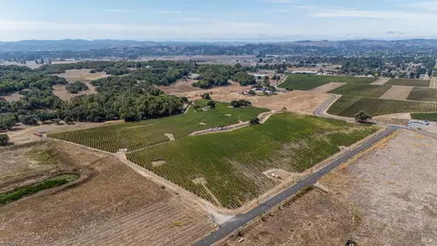 3340 Lichau Rd, Penngrove, CA 94951