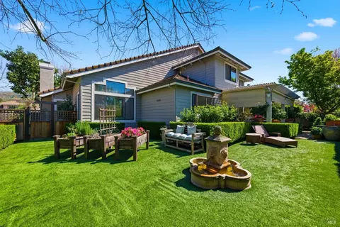 377 Troon Dr, Napa, CA 94558