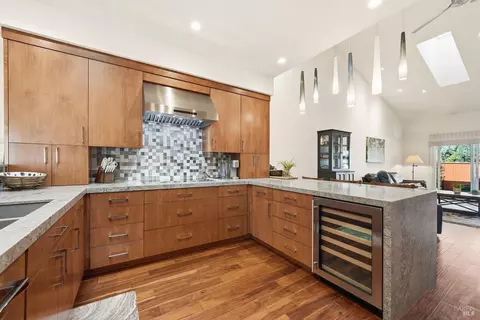 146 White Oak Dr, Santa Rosa, CA 95409