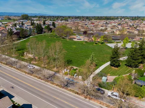 View/Area - 1241 Valley Glen Dr, Dixon, CA 95620 photo 3 of 6
