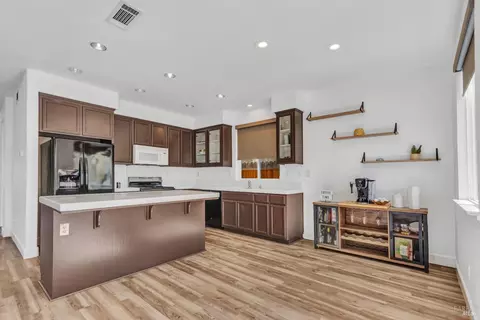 Kitchen - 1241 Valley Glen Dr, Dixon, CA 95620 photo 2 of 5