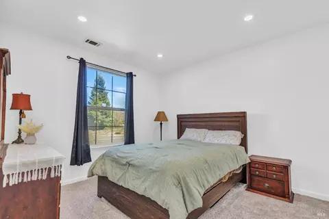 Bedroom - 1241 Valley Glen Dr, Dixon, CA 95620 photo 1 of 8