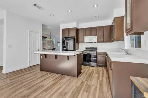 Kitchen - 1241 Valley Glen Dr, Dixon, CA 95620 photo 4 of 5