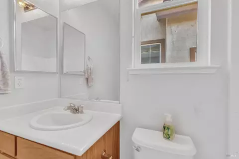 Bath - 1241 Valley Glen Dr, Dixon, CA 95620 photo 6 of 9