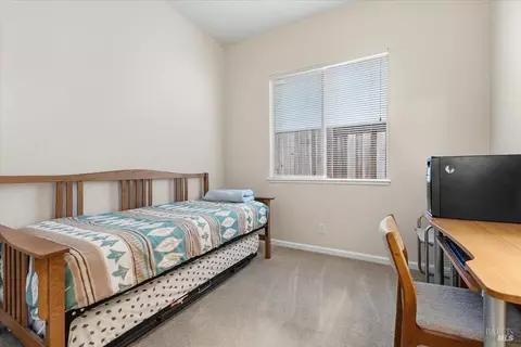 Bedroom - 1439 Birdie Dr, Windsor, CA 95492 photo 4 of 6