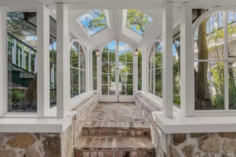 Entry Way - 517 Pine St, Sausalito, CA 94965 photo 3 of 4