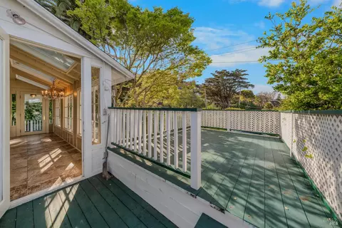 Exterior - 517 Pine St, Sausalito, CA 94965 photo 3 of 8
