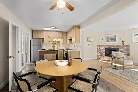 1521 Ditty Ave, Santa Rosa, CA 95403