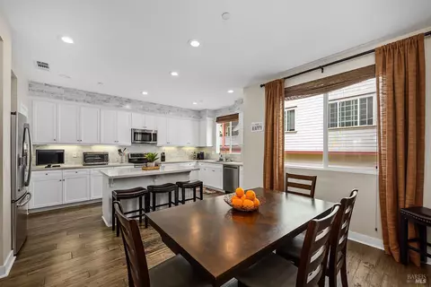 228 Johnson St, Windsor, CA 95492